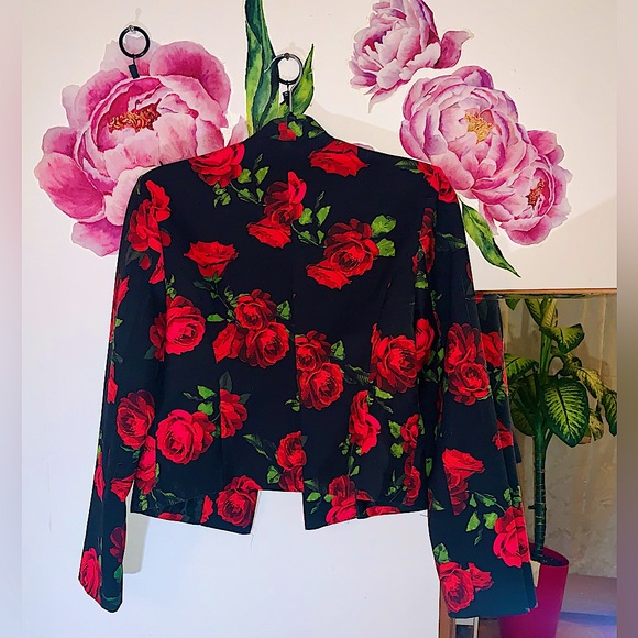 TRENDSETTER 🌹  💥Wonderfull Floral Blazer. - Picture 3 of 8